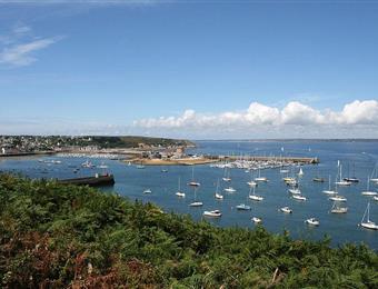 Vue sur le port de Camaret sur mer, proche Camping Kervella  - Camping Finistère - Camping Ker Vella Plomodiern