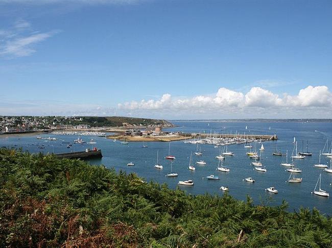 Vue sur le port de Camaret sur mer, proche Camping Kervella  - Camping Finistère - Camping Ker Vella Plomodiern