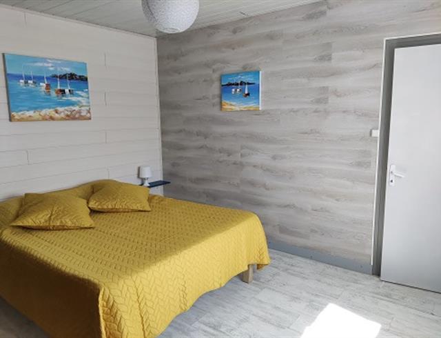 Chambre - Location Gite 2/3 Personnes - Plomodiern