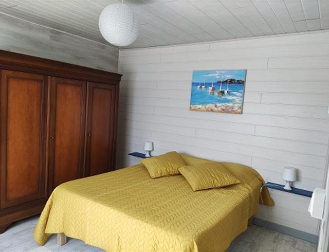Chambre - Location Gite 2/3 Personnes - Plomodiern