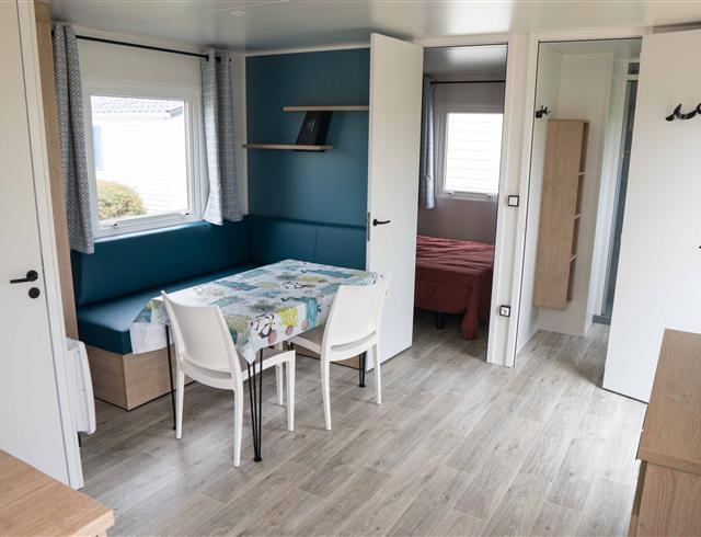 Séjour salon - Mobil-home B - Camping Kervella Plomodiern avec terrasse - 4/6 personnes 