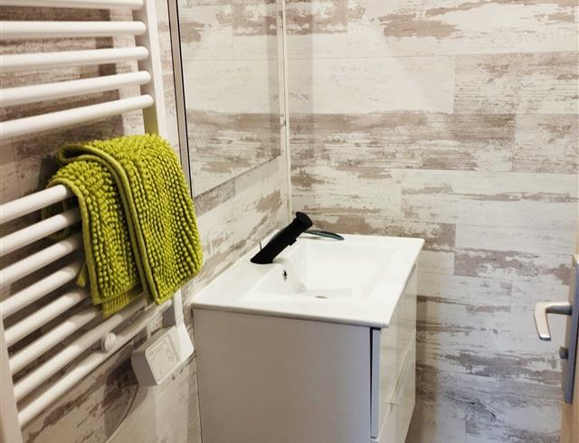salle de douche 2  - Gite Plomodiern - 9 personnes 